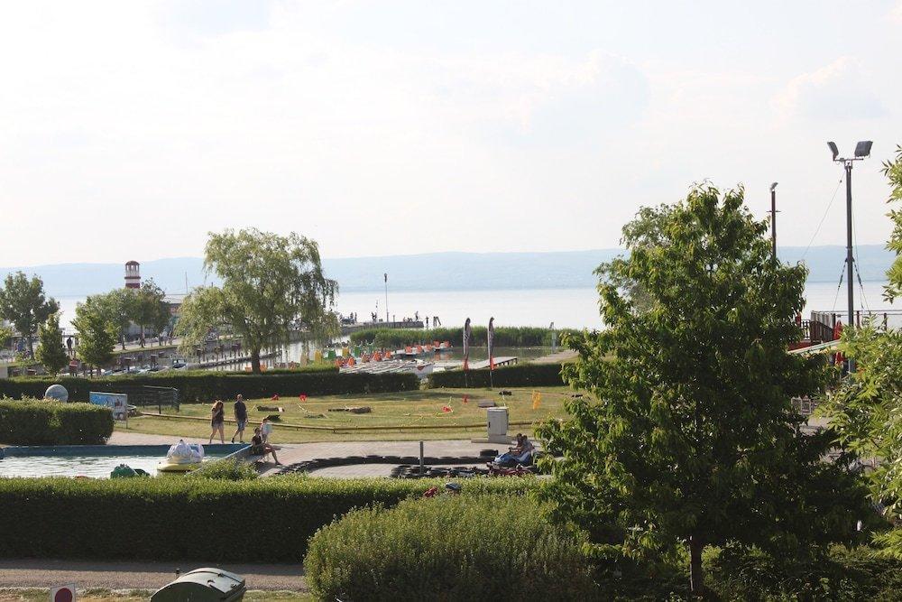 Hotel Al Faro Lodge Am See Podersdorf am See Exteriör bild