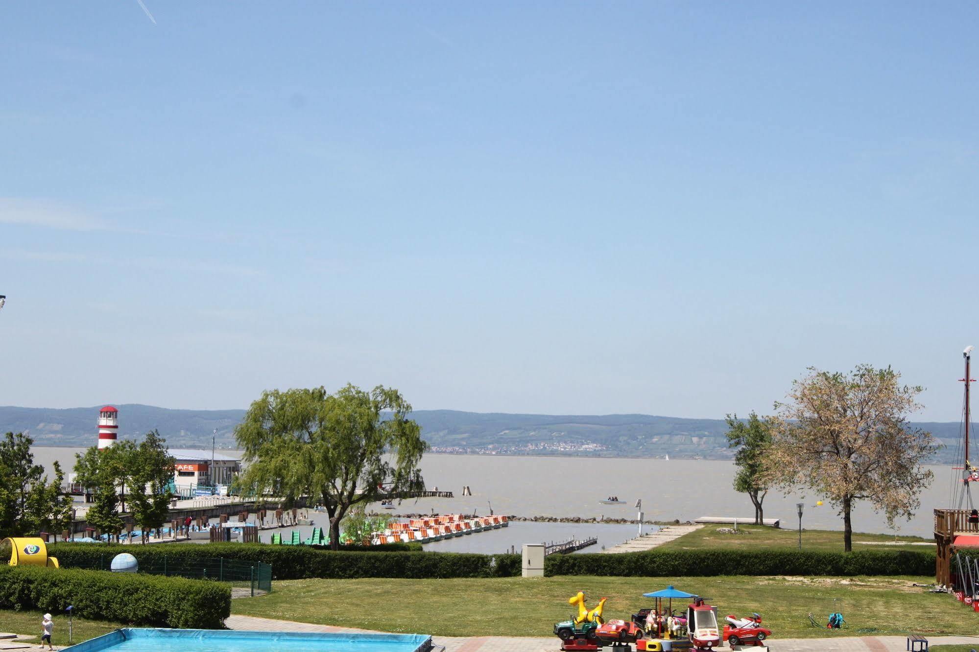 Hotel Al Faro Lodge Am See Podersdorf am See Exteriör bild